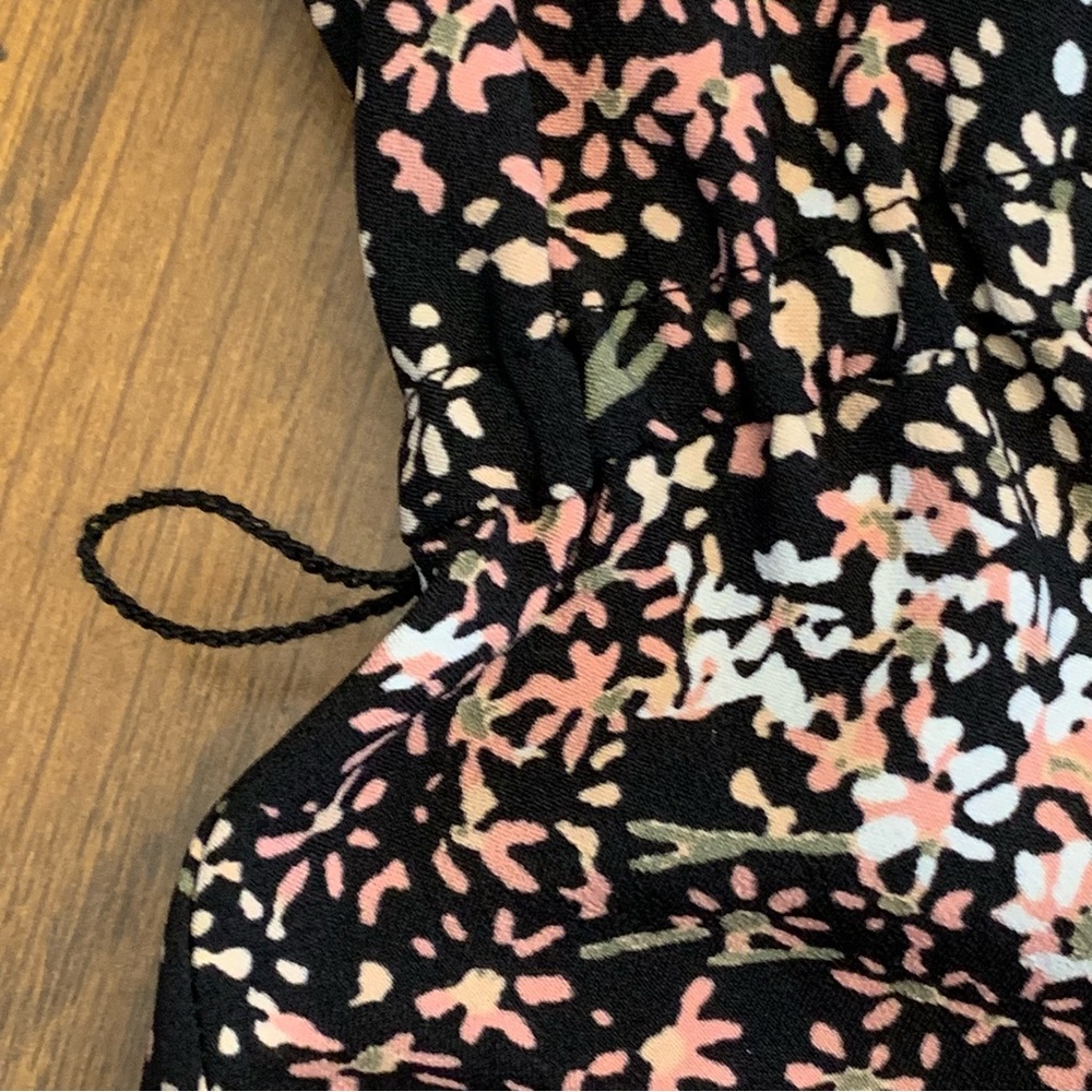 LOFT Black Floral Lined Split Flutter Sleeve V-Ne… - image 12